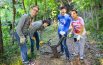 I ragazzi della Compagnia del Savio  puliscono il bosco urbano