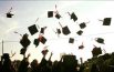 Festa e lancio del “tocco” per il diploma di terza media
