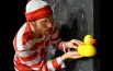 Il bambino e il pinguino fanno impazzire il teatro