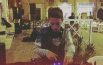 VIDEO Dj a tredici anni, Alessio alla consolle in piazza Battisti