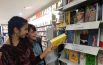 “Aiutate la nostra biblioteca”, alunni del “Leopardi” in libreria