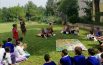 “Fuori tutti”: twister giganti nel giardino della scuola
