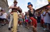 A 5mila bambini e bambine  spuntano le orecchie da asino  FOTO