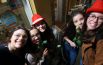 La biblioteca della scuola è inagibile, studenti e studentesse chiedono aiuto ai passanti