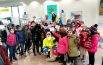 Il postino di Babbo Natale ritira le letterine a Civitanova