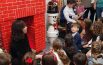 Aspettando il Natale  a scuola spunta un caminetto