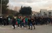 Volantini antidroga fuori da scuola