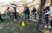 A scuola con la bici: «I vigili ci hanno insegnato a derapare»