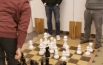 Sfida con il campione sulla scacchiera gigante