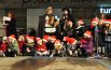 Cantano i brani di Natale nella lingua dei segni e accompagnati dalla zampogna