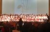 Mani luminose a ritmo di musica, l’illusione ottica incanta il pubblico (VIDEO)