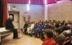 Un vescovo come compagno di banco