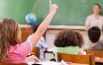 Niente festa di fine anno, gli insegnanti salutano con un video “Come funziona la maestra”