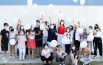 Grande festa per la 5C, l’emozione vola alta come palloncini «In classe una seconda famiglia»