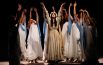 Il teatro antico, Dante  e 23 studenti e studentesse sul palco  per una atmosfera paradisiaca