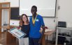 Dona alla scuola che lo ha accolto  una delle medaglie vinte ai mondiali:  festa per Ndiaga Dieng