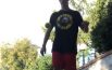 Simone Seri, funambolo da record: più di mille palleggi con la pallina da tennis (Video)