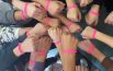 Braccialetti rosa per dire no  alla violenza sulle donne