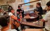 Carta fatta a mano,  al museo di Pioraco  tante mani immerse nel tino