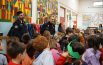 I carabinieri forestali vanno alla “Medi”  e donano un ciliegio alla scuola