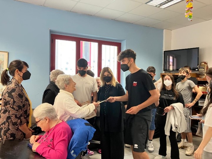 Un incontro fra generazioni:  studenti intervistano i nonni  e realizzano un libro a fumetti