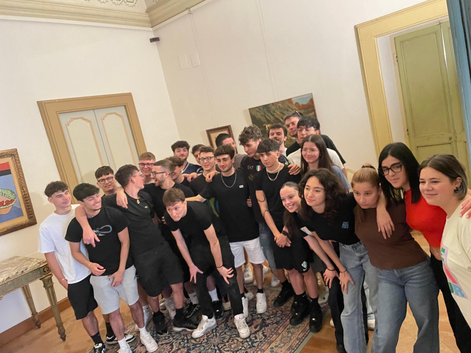 Finiscono il liceo e festeggiano   con la visita a Palazzo Ricci