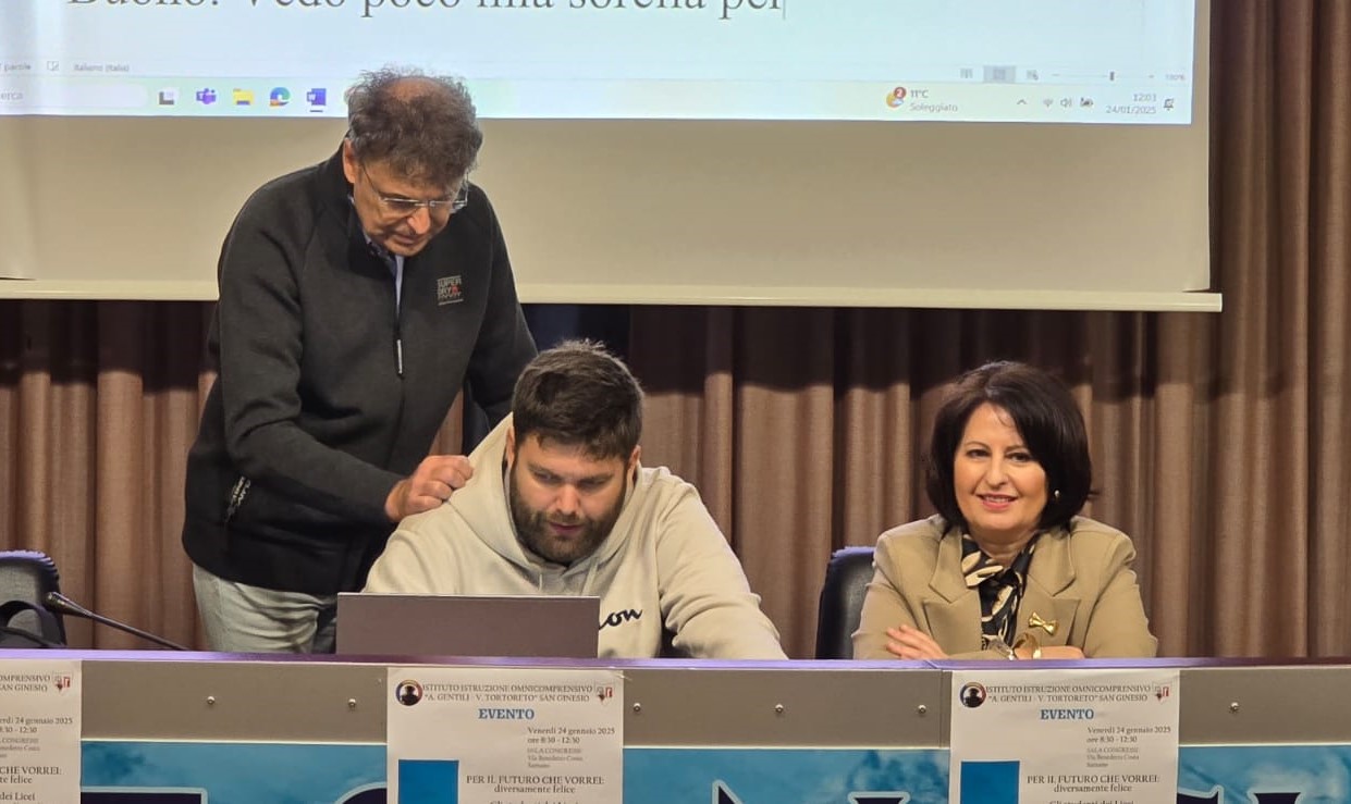 Comunica col mondo attraverso un pc, Federico De Rosa ospite dei licei «Il futuro che vorrei è diversamente felice»