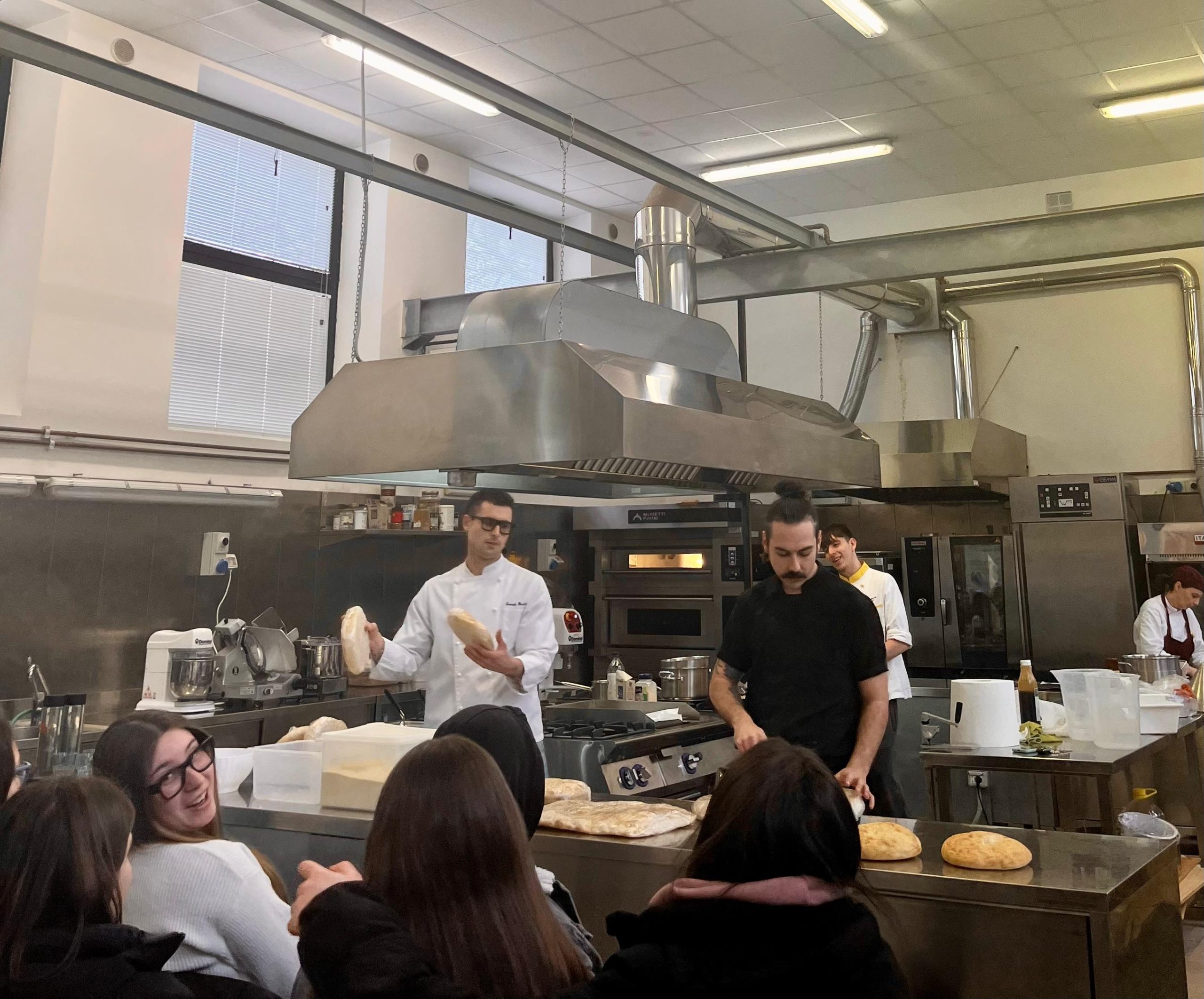 La lezione della pizzeria Lègami: «Si può creare impresa anche da giovani»