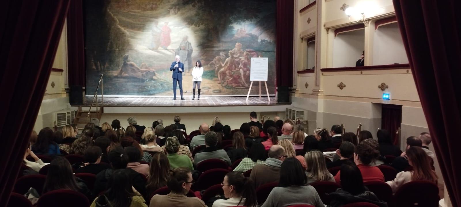 Intelligenza artificiale a scuola, Gemini in tour a Civitanova «Centrale il ruolo dell’insegnante e studenti sempre attivi»