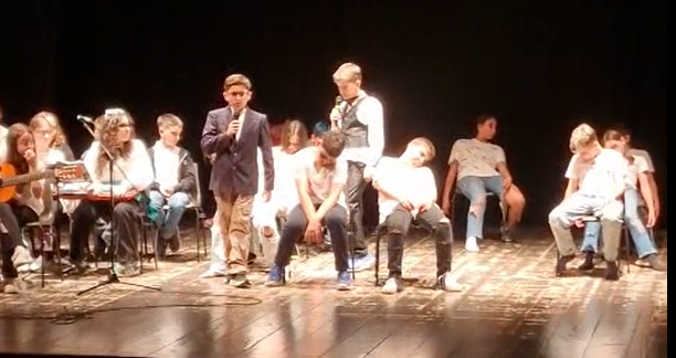 Teatro invaso dagli smombies, gli zombie dello smartphone