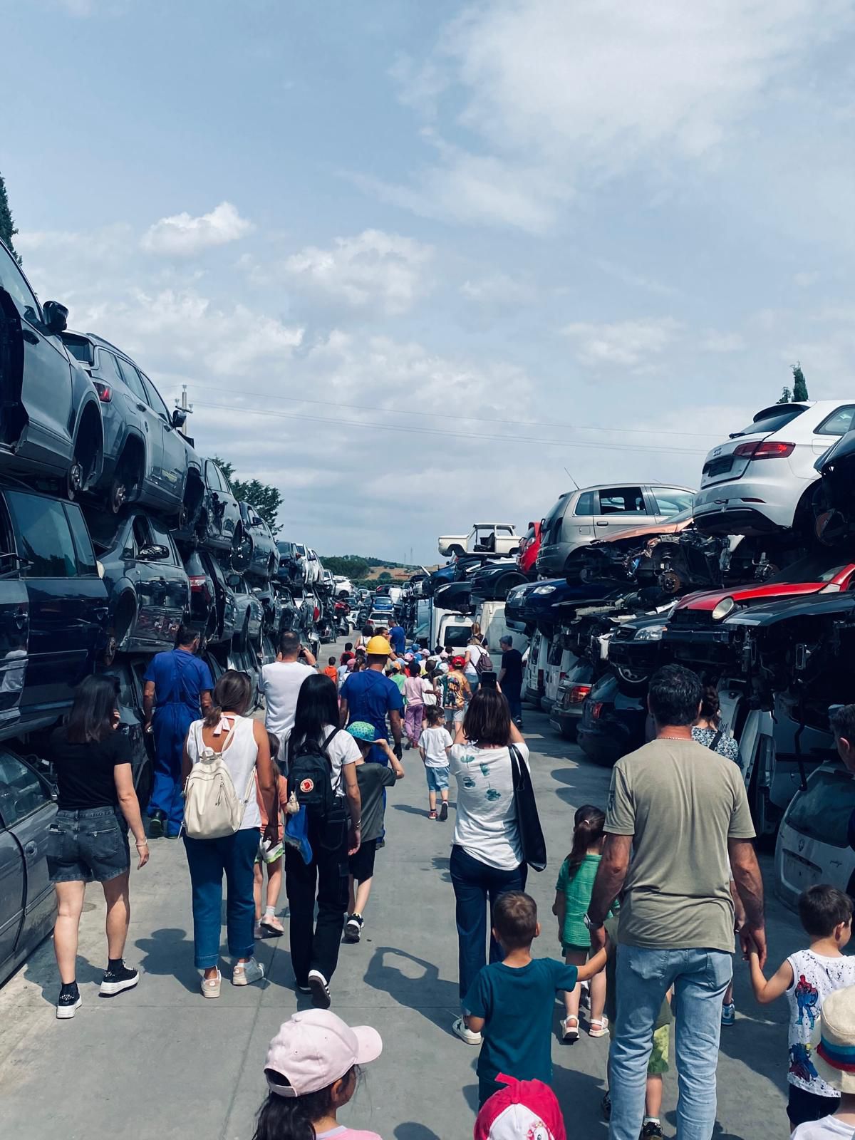 Smaltimento, riciclo dei rifiuti ed economia circolare si imparano nell’autodemolizione