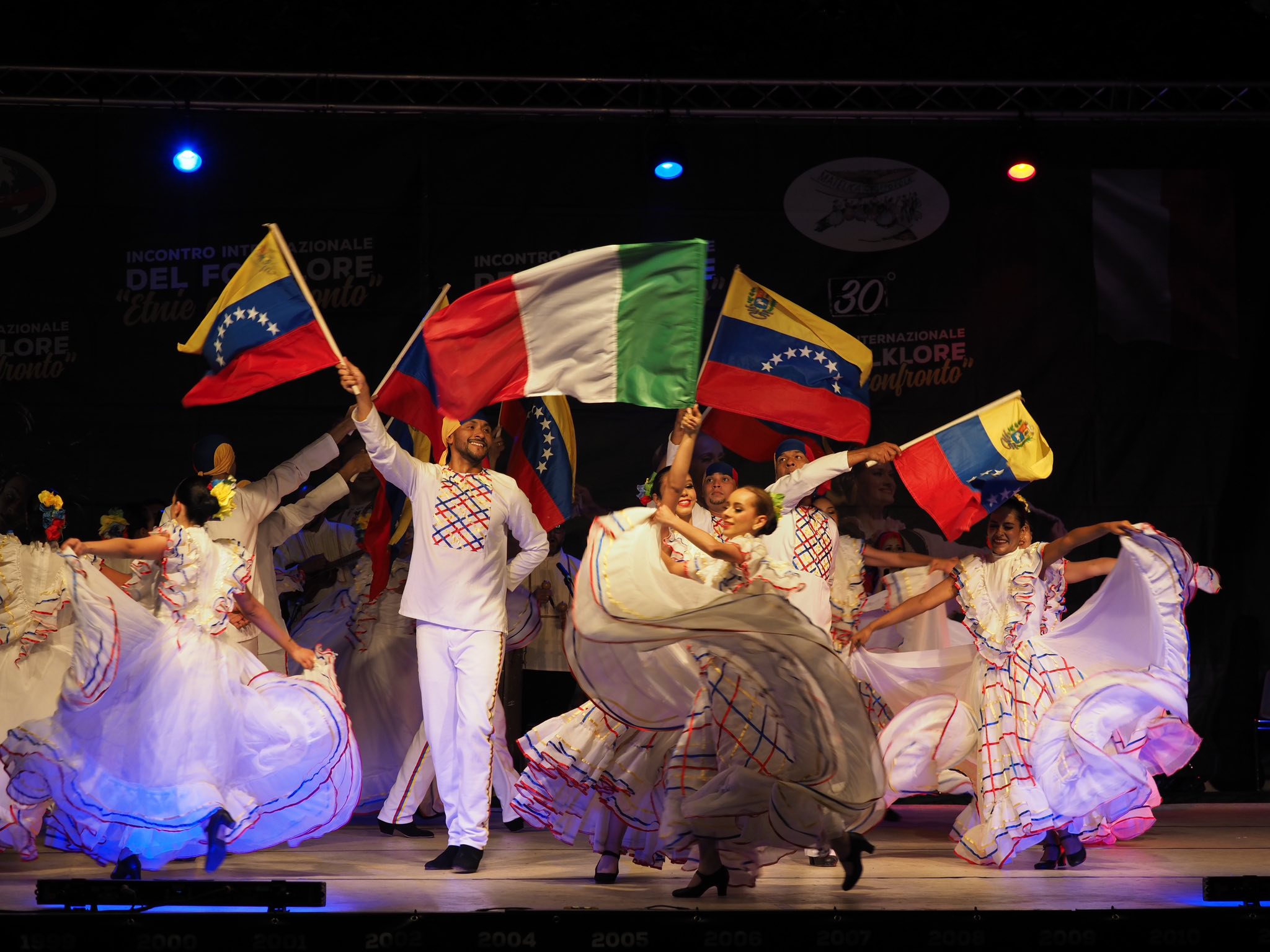 “Bambini in festa, folklore in testa”