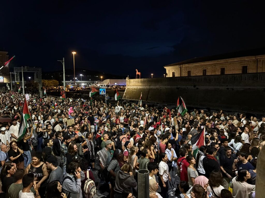 Folla per la palestina