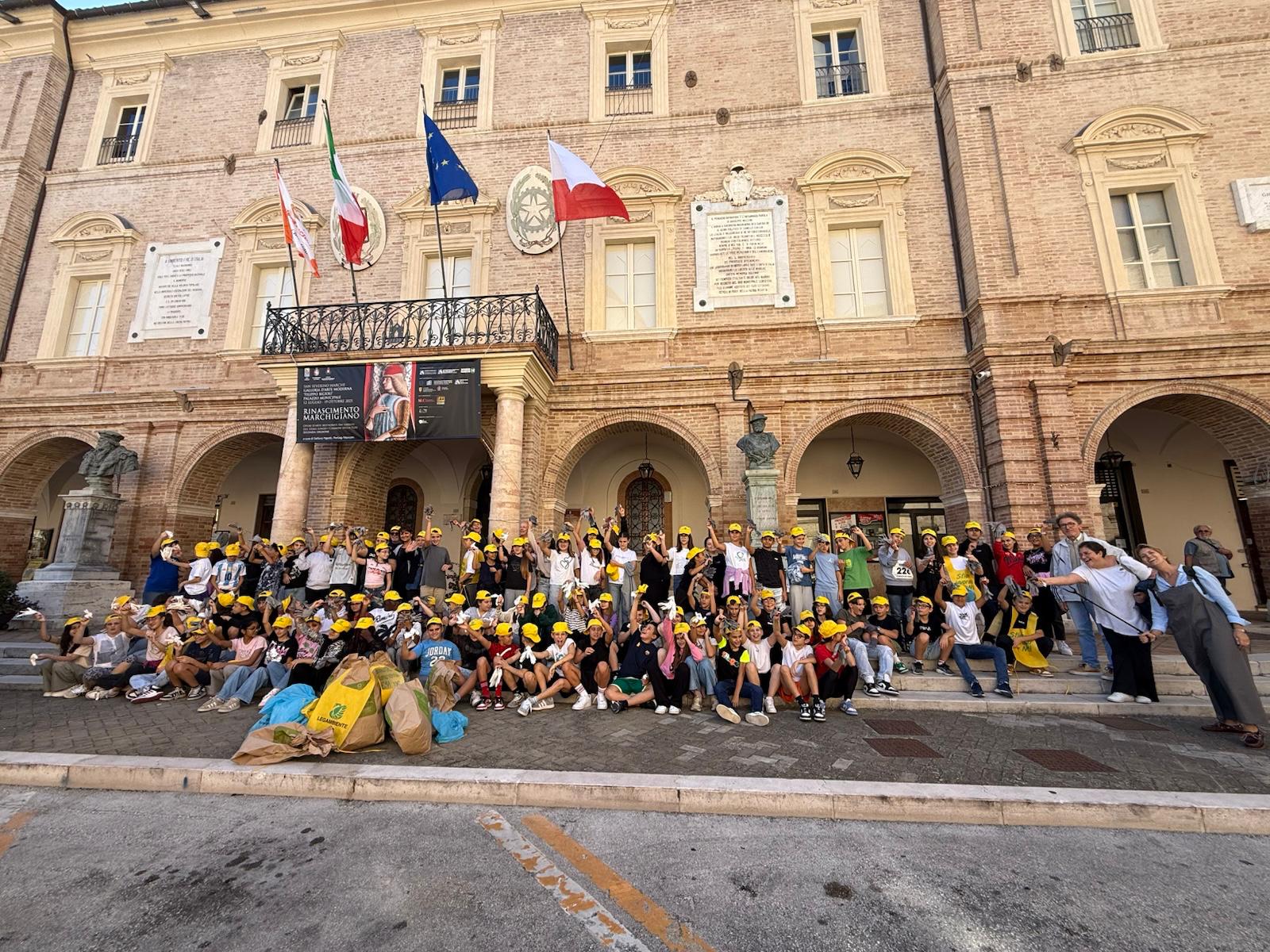 “Puliamo il Mondo”, a caccia di rifiuti a San Severino