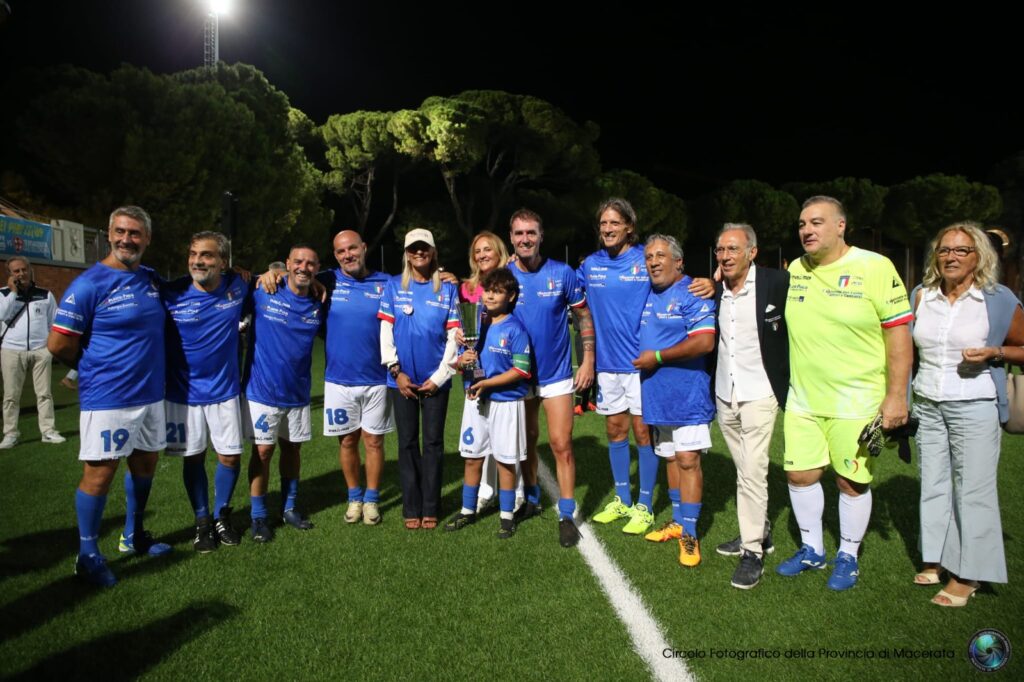 La premiazione finale della Nazionale del Cuore 