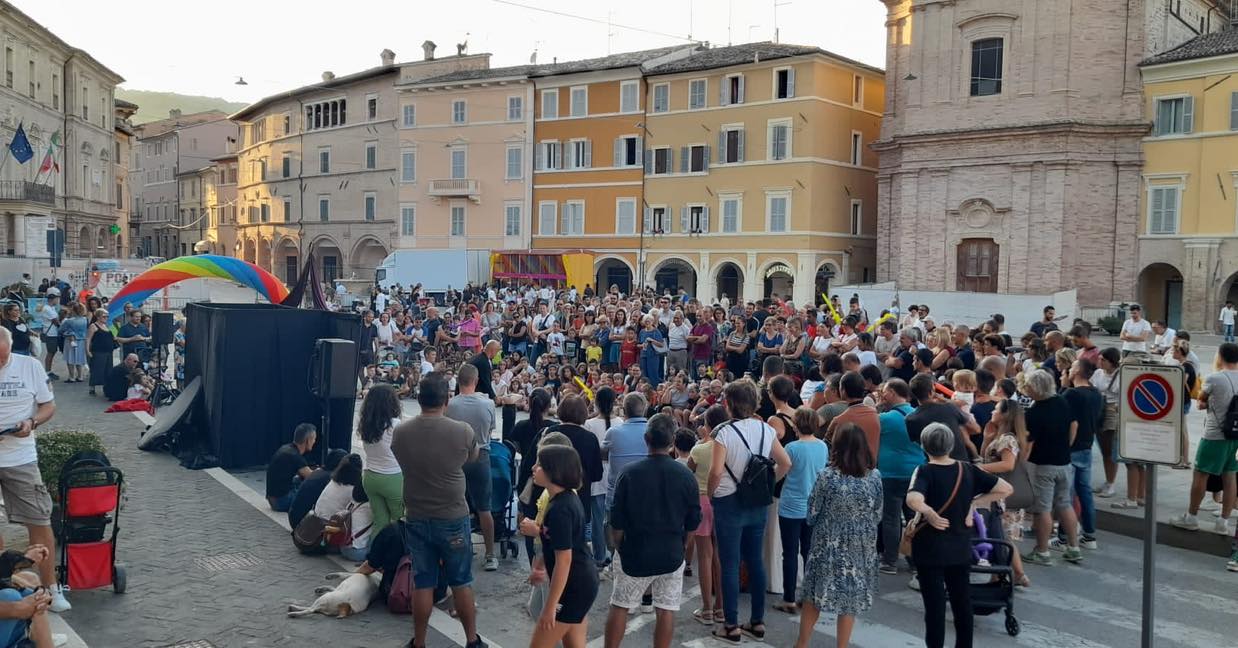 Una piazza da Bimbi a San Severino