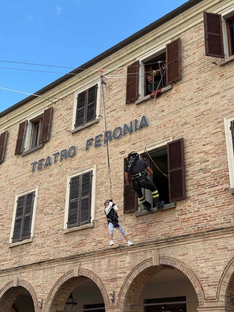 La discesa dal teatro Feronia