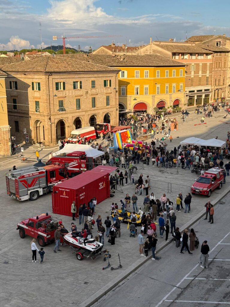 Il percorso nella piazza del Popolo - Pompieropoli