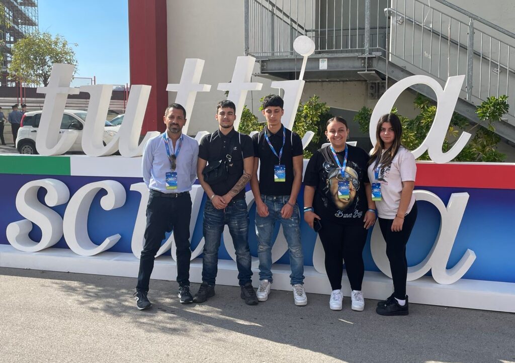 Studenti del Varnelli a "Tutti a scuola": Cloe Lucato, Nicola Filippi, Nicola Leonardi e Naima Hudna