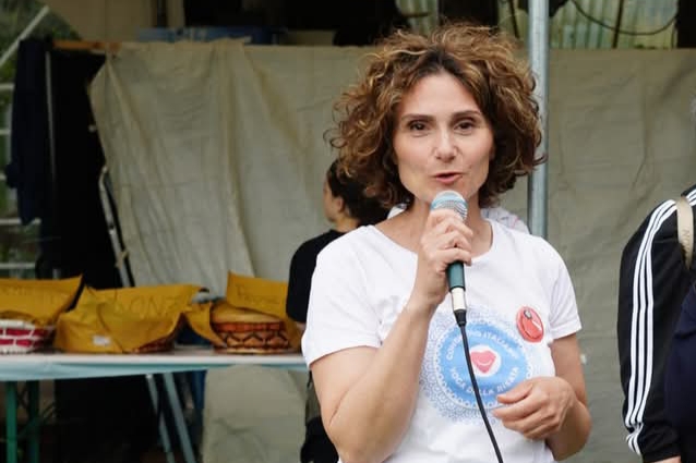 Jenny Mancini, teacher di  yoga della risata: «Produciamo la chimica della felicità»