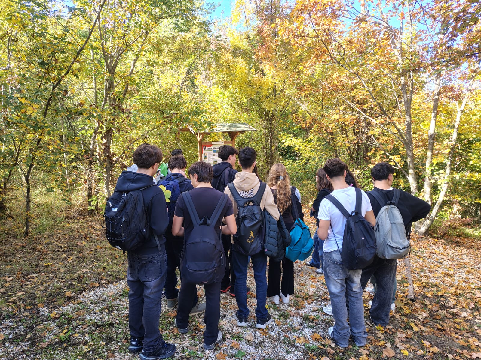Aspiranti scienziati e scienziate all’arboreto di Unicam