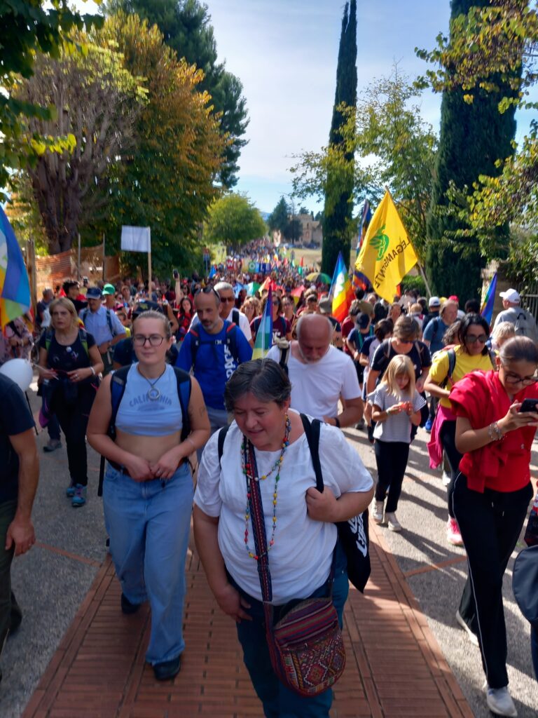 Bambini e bambine di Matelica alla marcia della pace Perugia Assisi