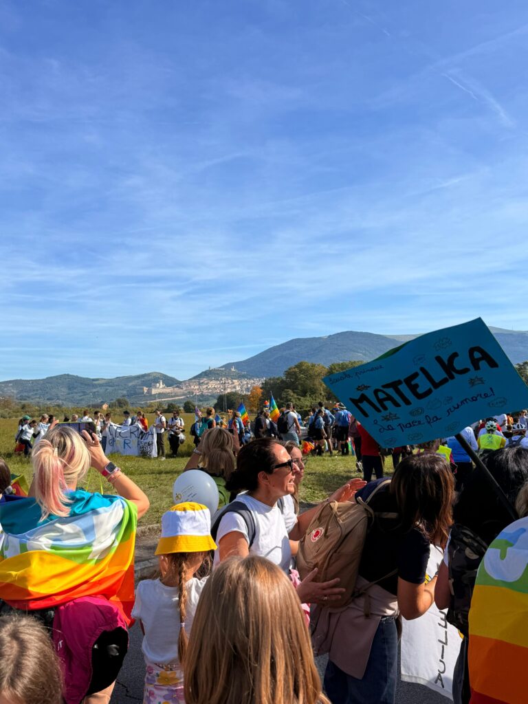 Bambini e bambine di Matelica alla marcia della pace Perugia Assisi