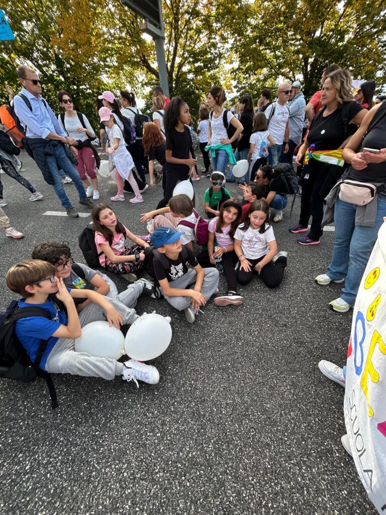 Bambini e bambine di Matelica alla marcia della pace Perugia Assisi