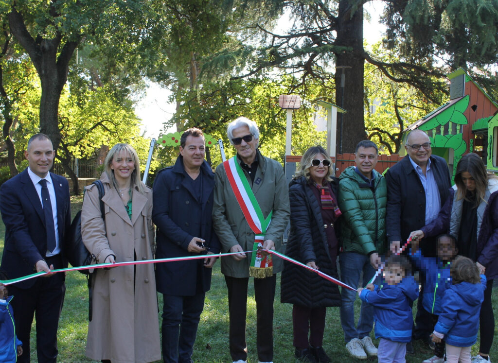 L'inaugurazione del Parco di Villa Cozza con il sindaco Sandro Parcaroli e Iginio Straffi