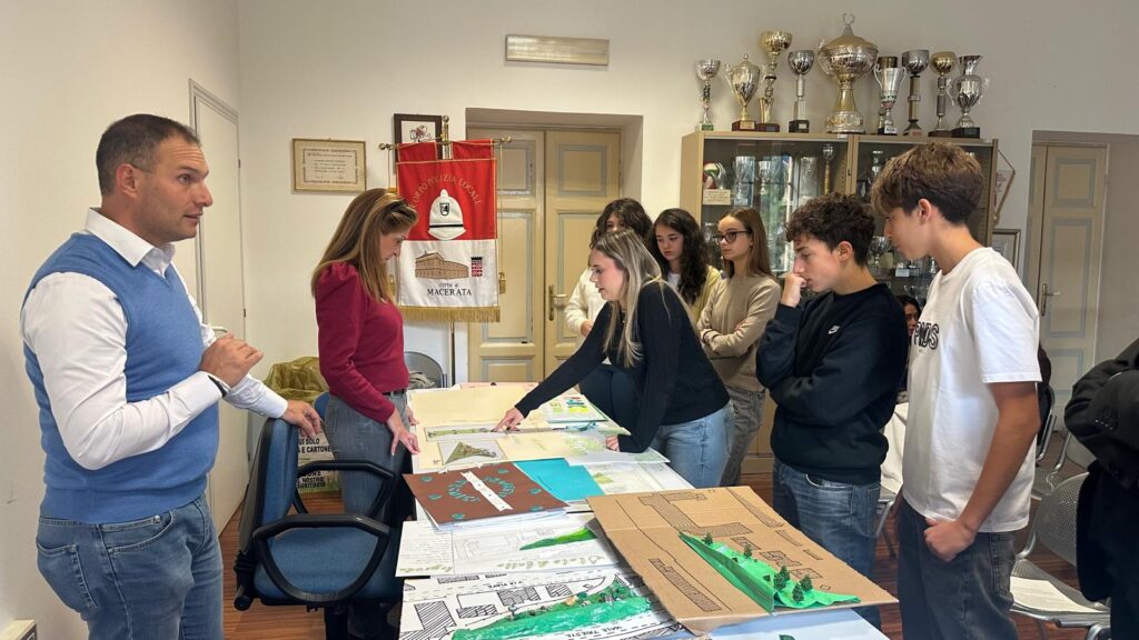 Studenti della San Giuseppe presentano i loro progetti agli assessori Katiuscia Cassetta e Paolo Renna