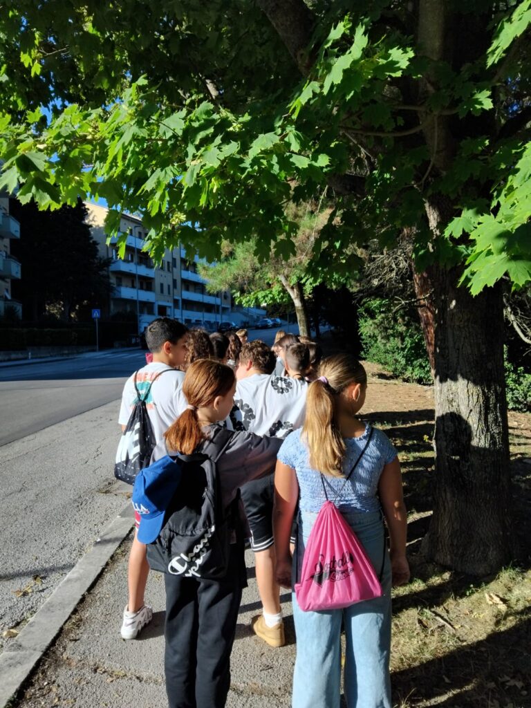 La passeggiata ecosomatica al parco urbano di Collevario