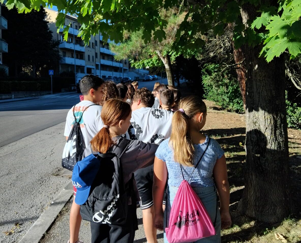 Passeggiata ecosomatica, benessere e natura nel parco urbano di Collevario