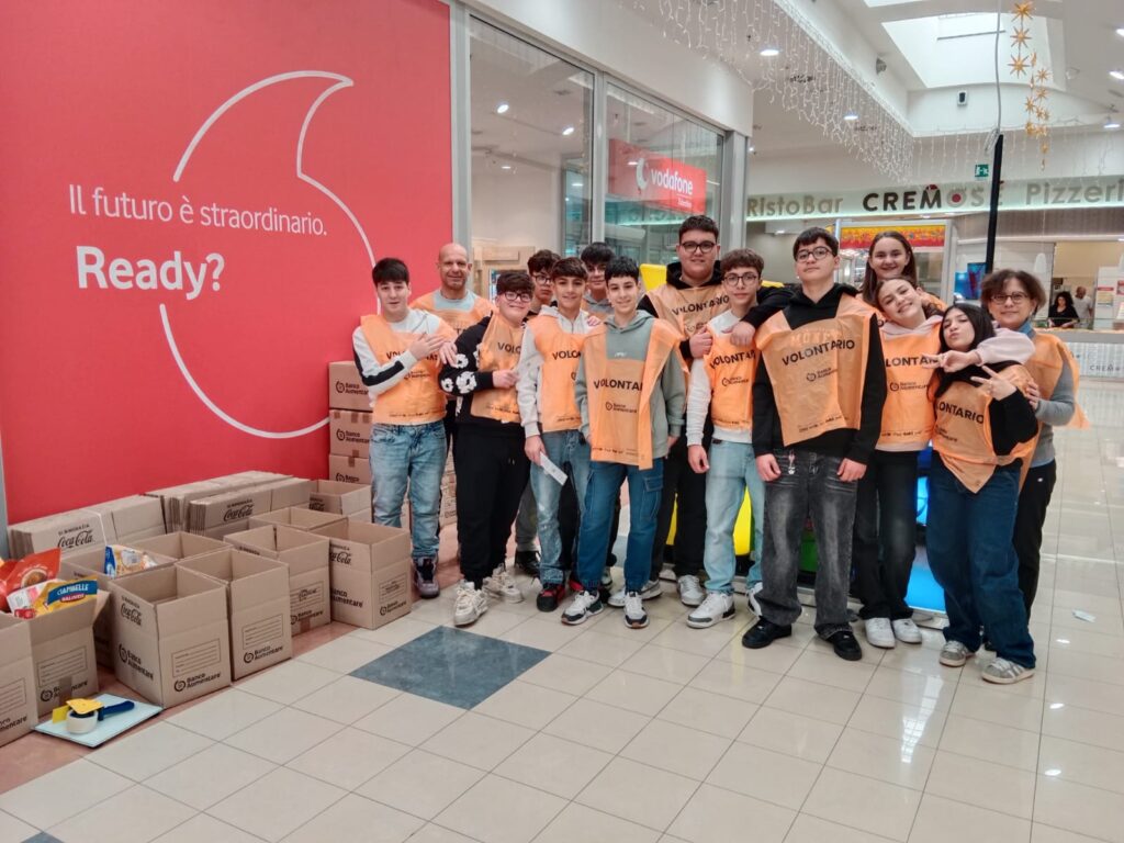 Colletta alimentare, studenti del Filelfo nei supermercati