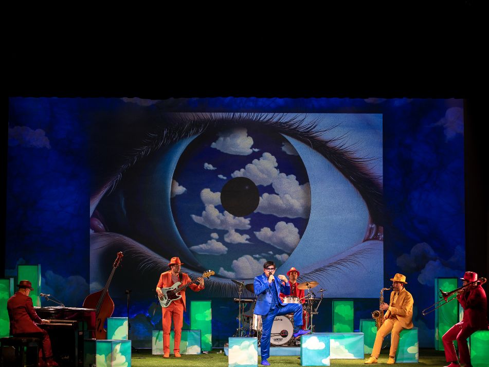 Elio nello spettacolo al Politeama "Quando un musicista ride"